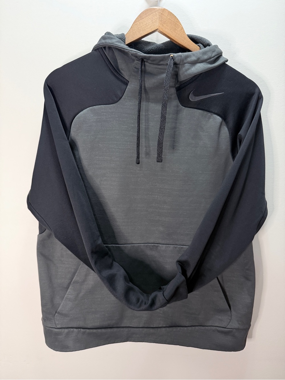 Nike Therma Fit Performance Hoodie Size M 25.5x23